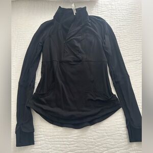 Lululemon Base Runner half zip pullover in black, size 8. Great condition!!